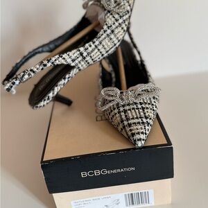 BCBGeneration Donna Ivory Multi Pointed Toe Slingback Heels Women’s 5.5